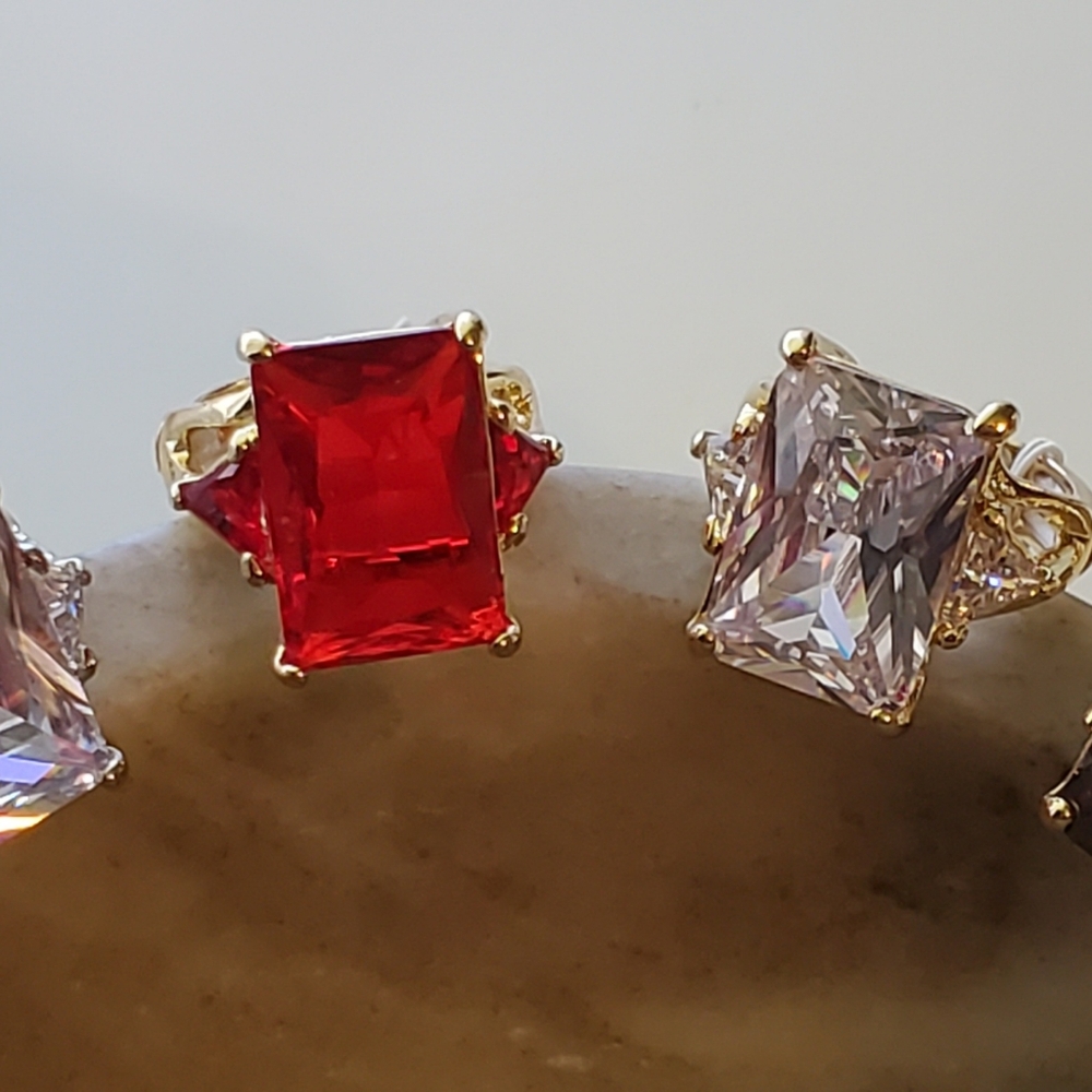 Red Crystal Stretch Ring - Picture 2 of 4